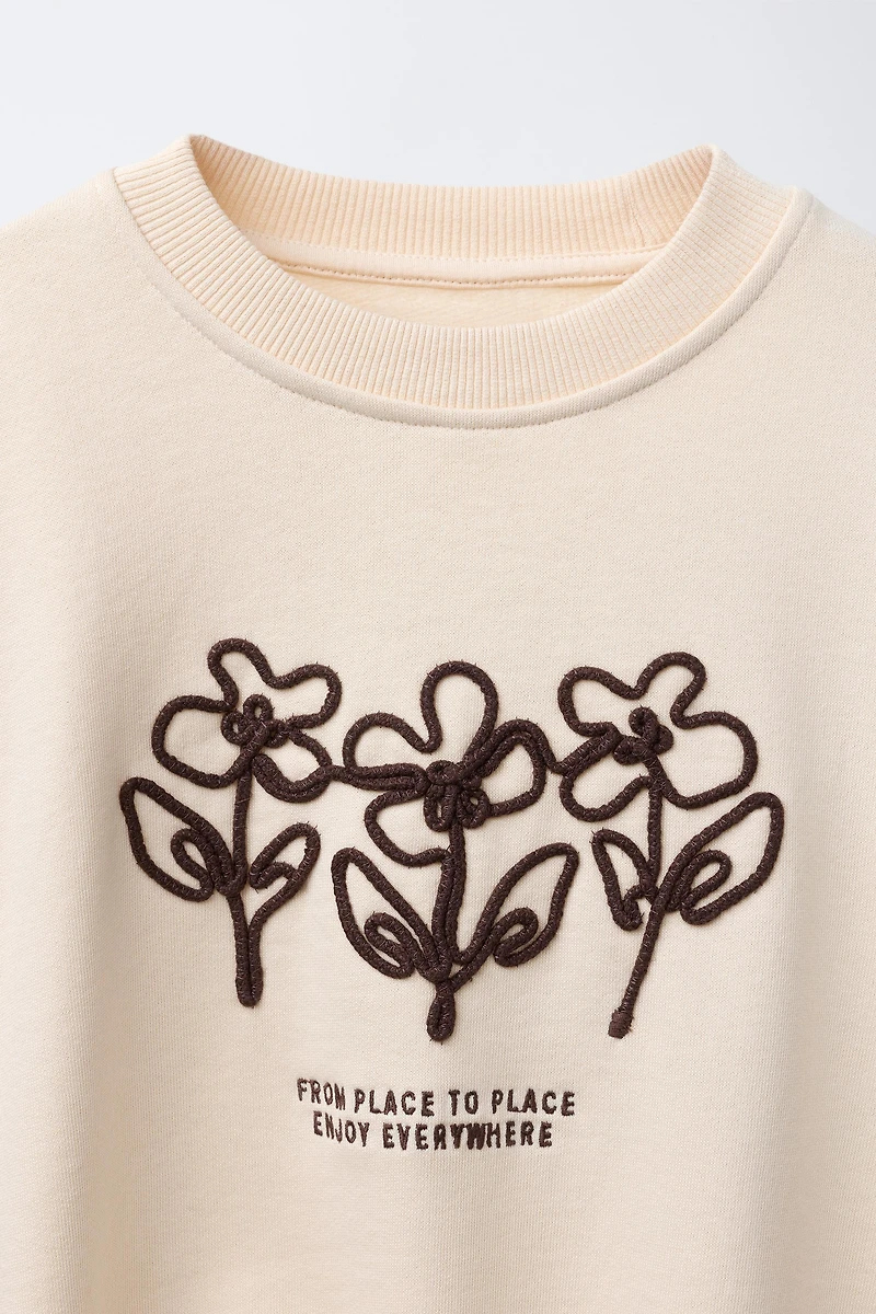 SWEAT BRODÉ AVEC LACET