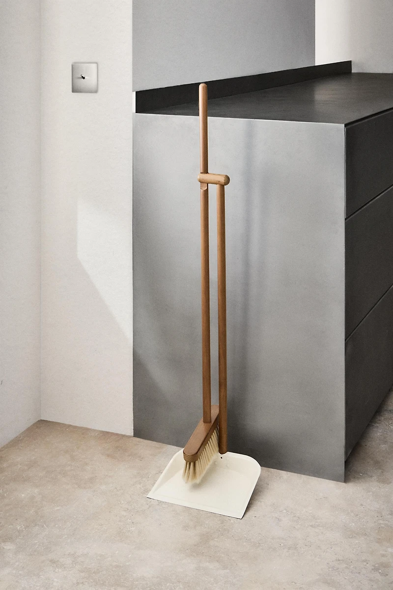 ENSEMBLE BALAI PELLE BOIS