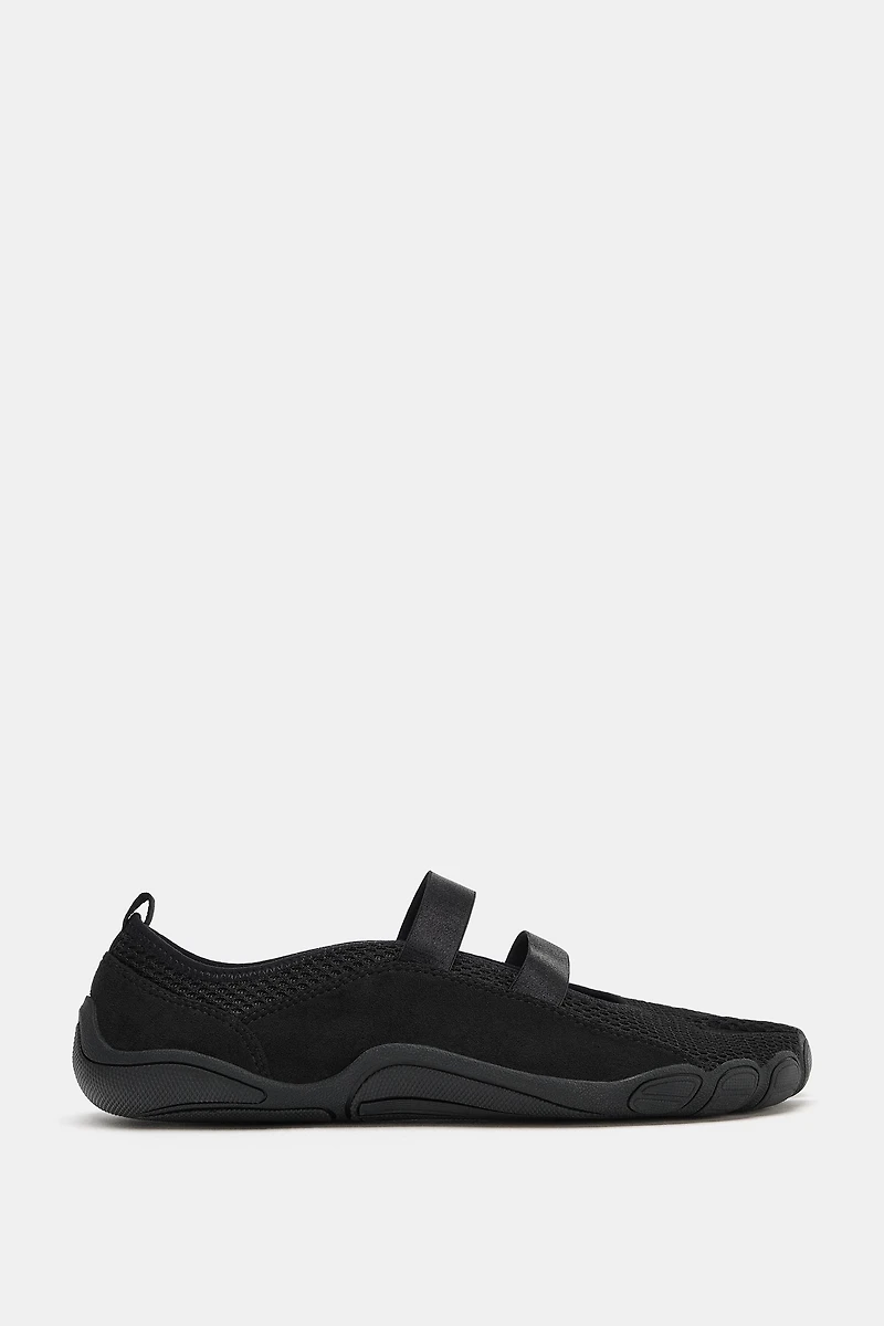 ELASTIC STRAP BALLET FLATS