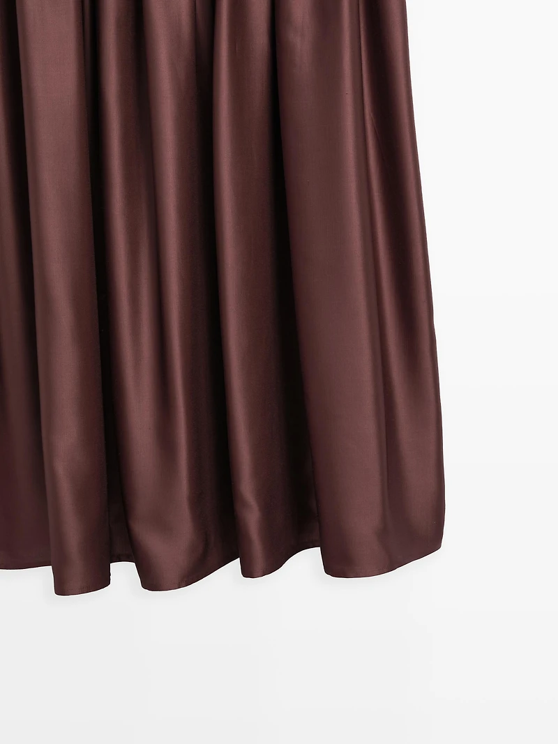 Robe midi fluide satinée à bretelles