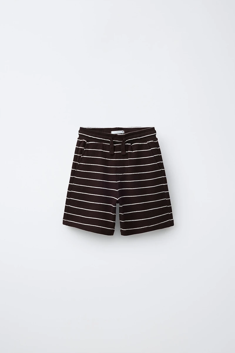 ENSEMBLE GAUFRÉ CHEMISE ET BERMUDA À RAYURES