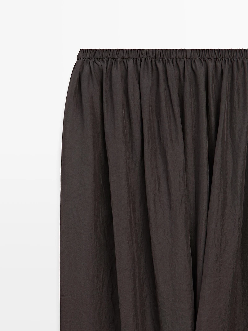 Midi skirt with gathered waistband