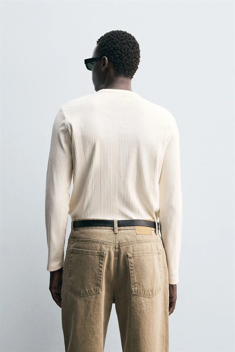 T-SHIRT COL TUNISIEN TEXTURÉ