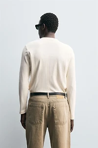 T-SHIRT COL TUNISIEN TEXTURÉ