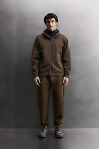 SWEAT TECHNIQUE ZIPPÉ À CAPUCHE