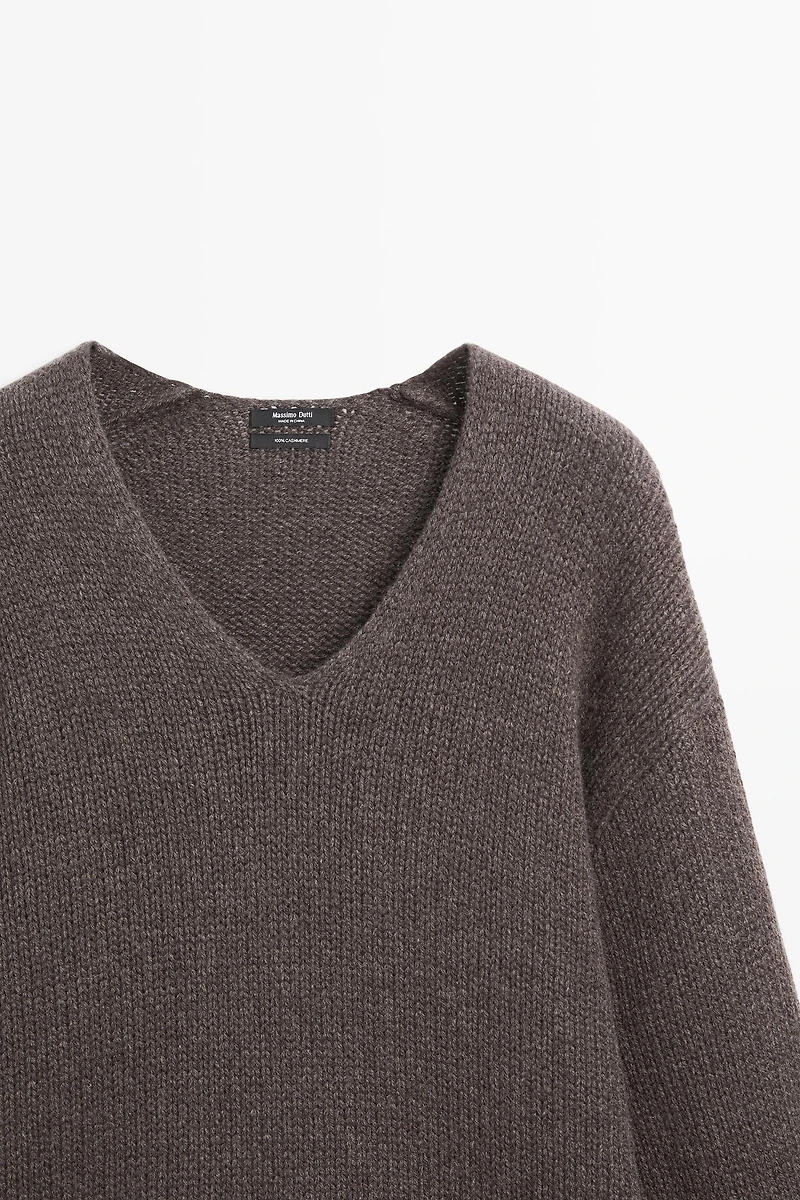 100% cashmere V-neck sweater