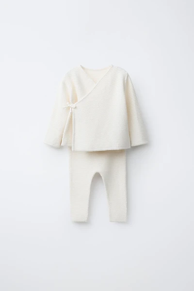 TEXTURED T-SHIRT AND SILK COTTON PANTS SET