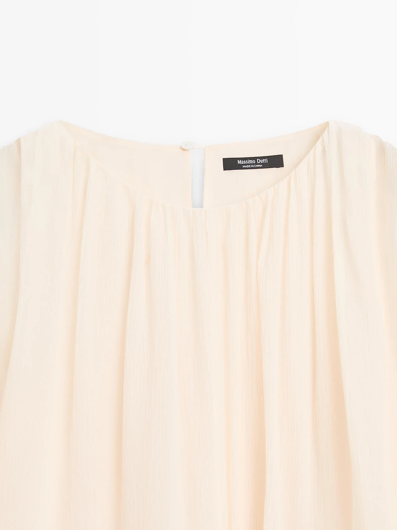 Voluminous flowing blouse