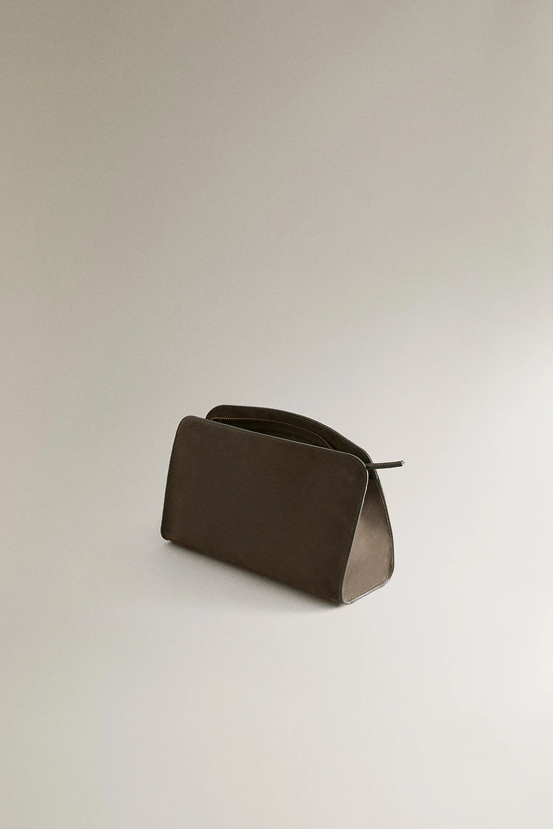 LEATHER TOILETRY BAG