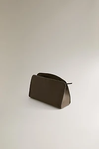 LEATHER TOILETRY BAG