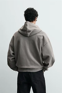 HOODIE WAFFLE DÉLAVÉ À CAPUCHE