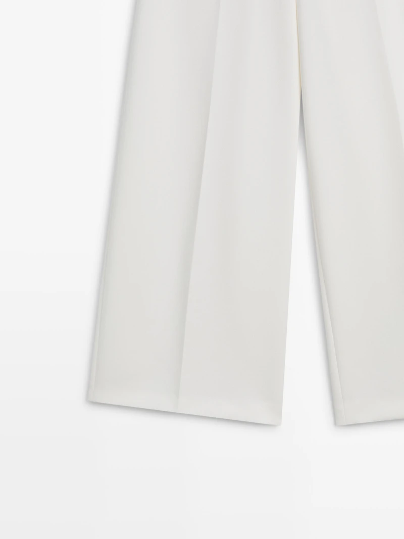 Wide-leg voluminous trousers