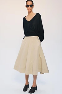 V-NECK KNIT JUMPER