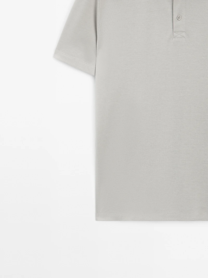Textured short sleeve polo shirt