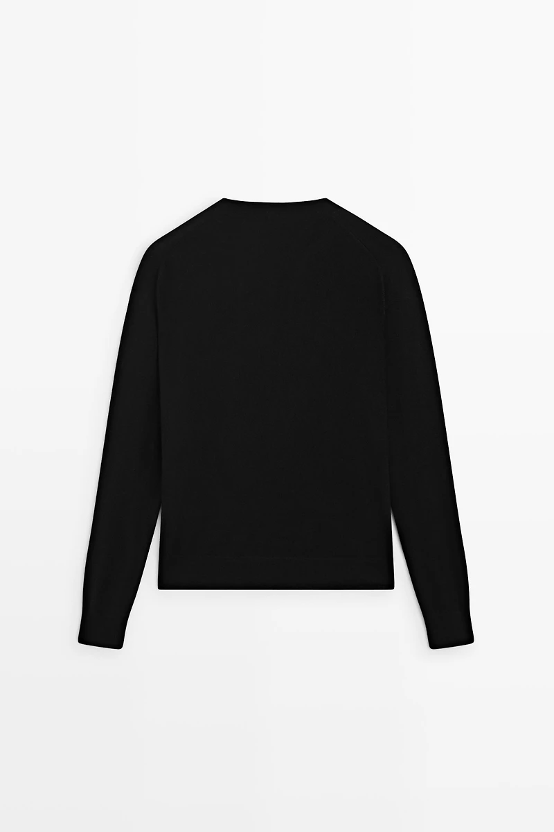 Fine knit round neck sweater