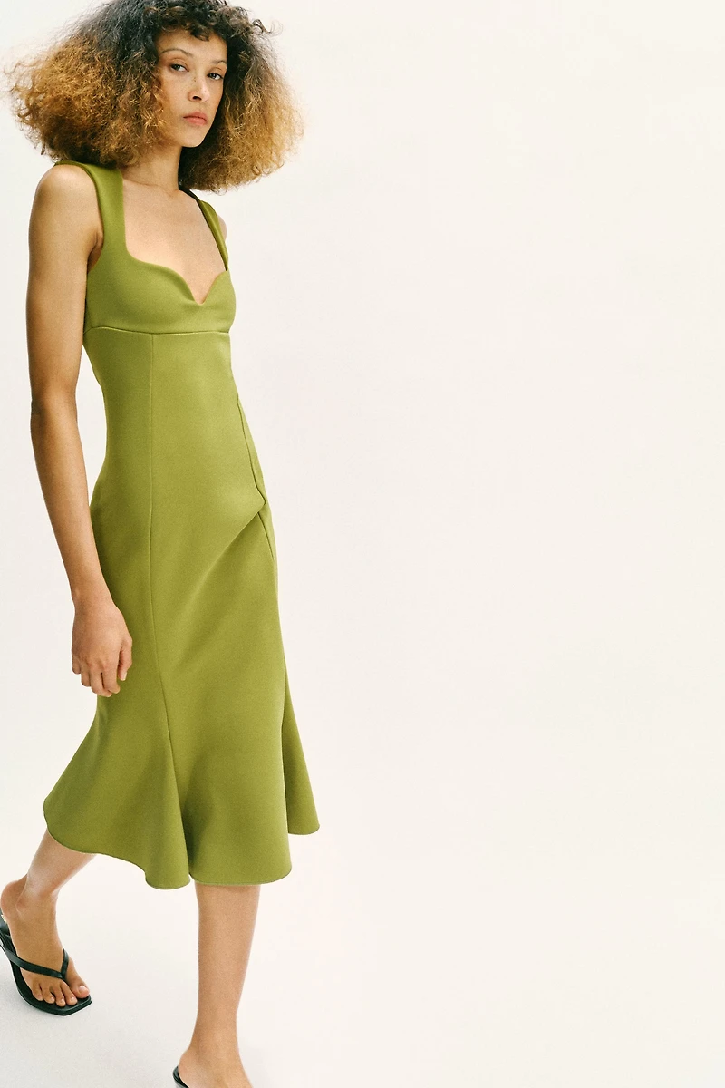 SWEETHEART NECKLINE DRESS
