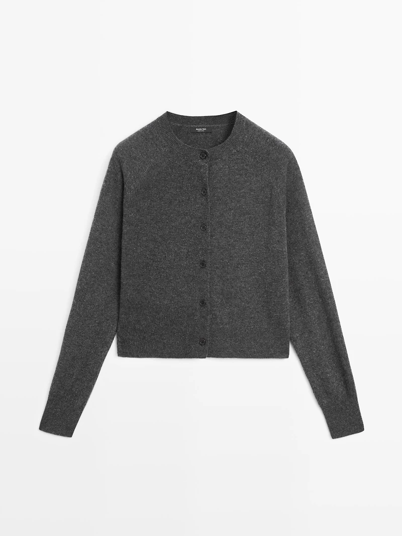 Short knit cardigan with raglan sleeves