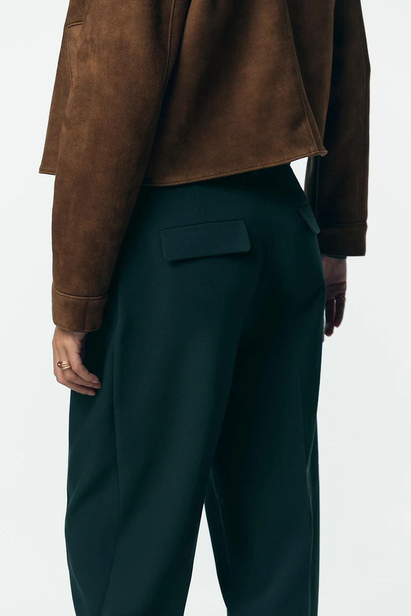 BELTED PLEATED PANTS