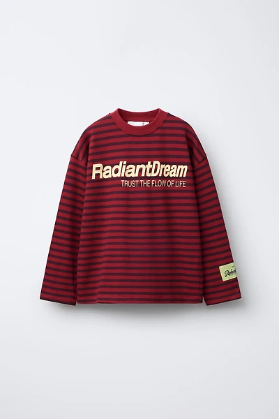 T-SHIRT À RAYURES AVEC INSCRIPTION