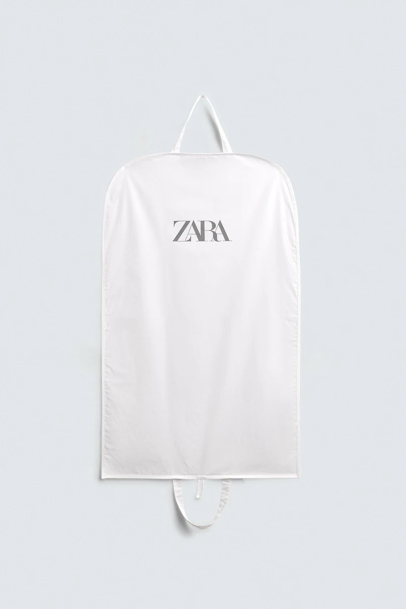 SUIT CARRIER