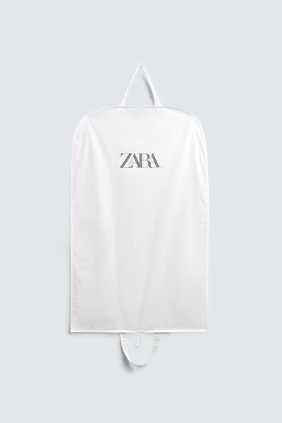 SUIT CARRIER