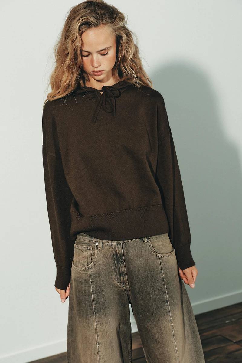 HOODED KNIT SWEATSHIRT