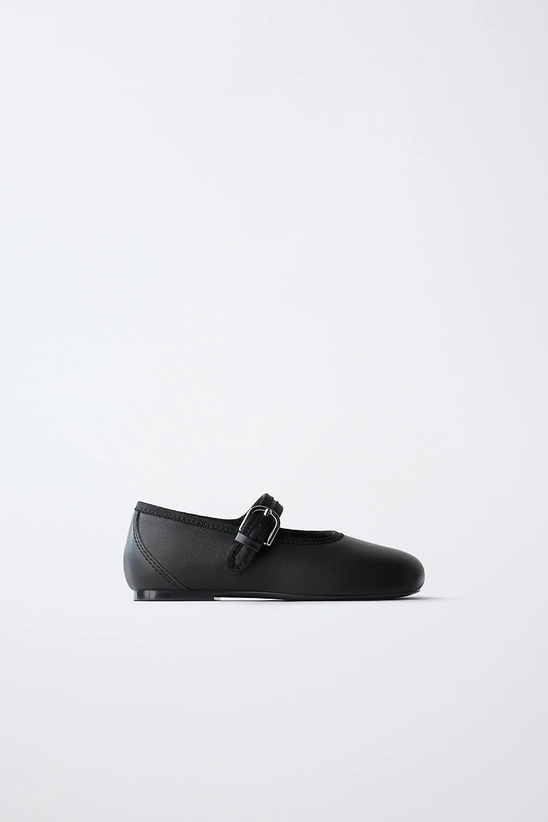 BALLERINES EN CUIR À BOUCLE