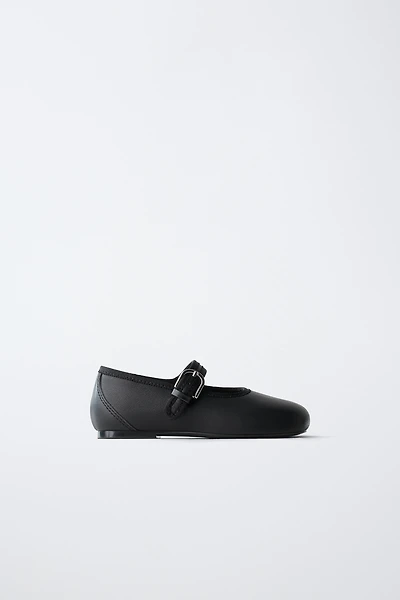 BALLERINES EN CUIR À BOUCLE