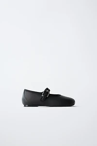 BALLERINES EN CUIR À BOUCLE