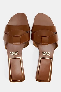 FLAT CROSSED LEATHER SANDALS