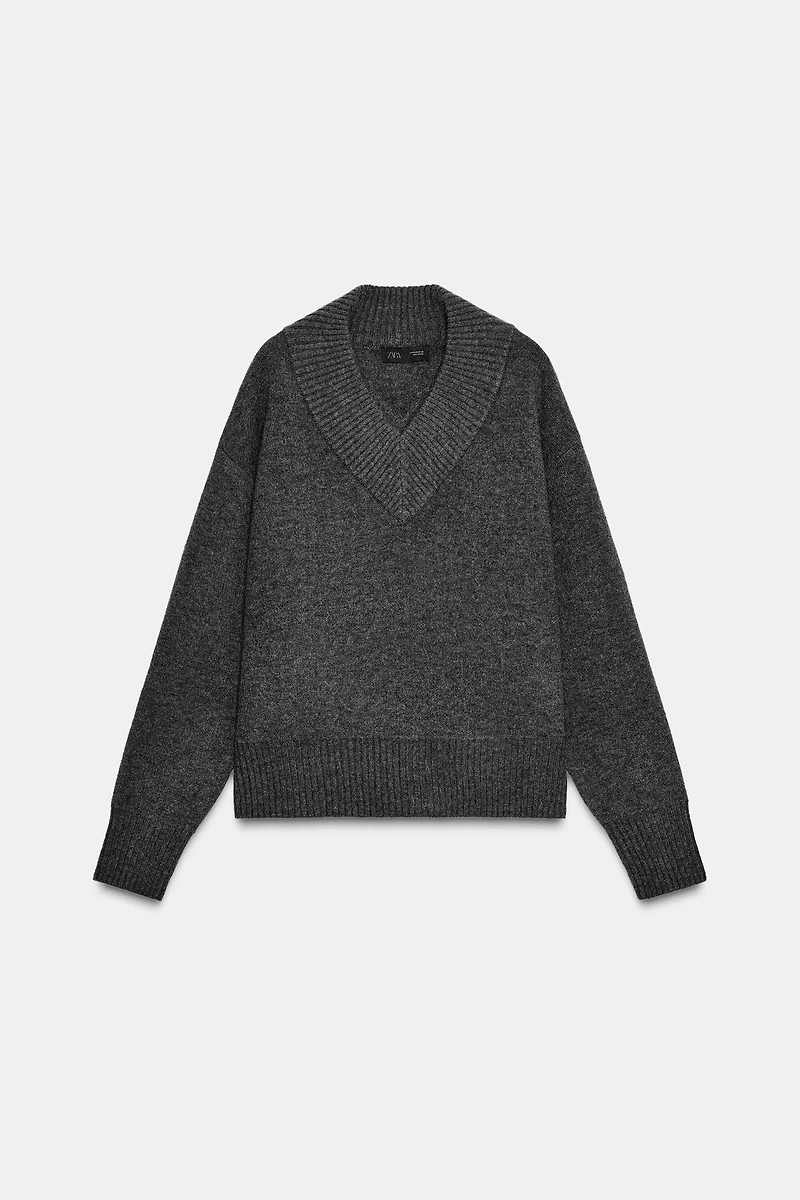 PULL EN MAILLE À COL V