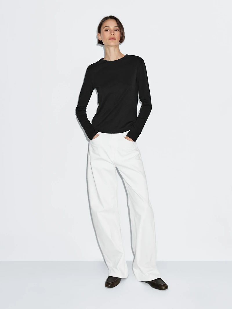 Long sleeve T-shirt with rounded hem