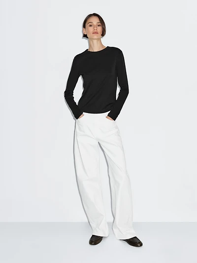 Long sleeve T-shirt with rounded hem