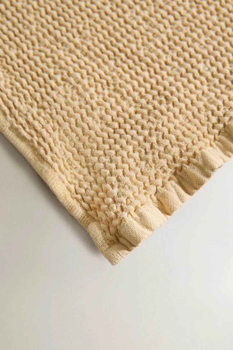WAFFLE-KNIT TEXTURED BATH TOWEL