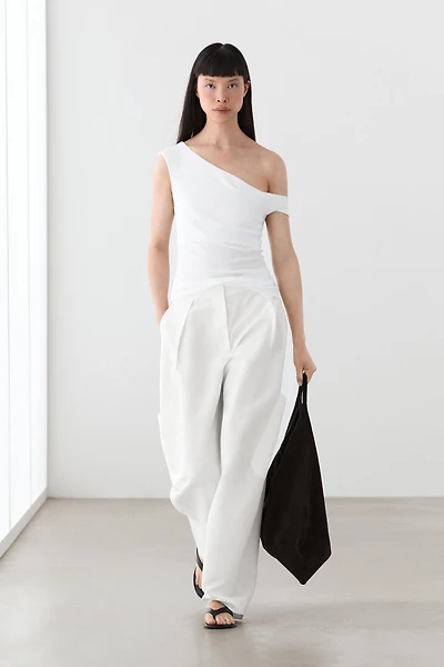 Asymmetric off-the-shoulder top