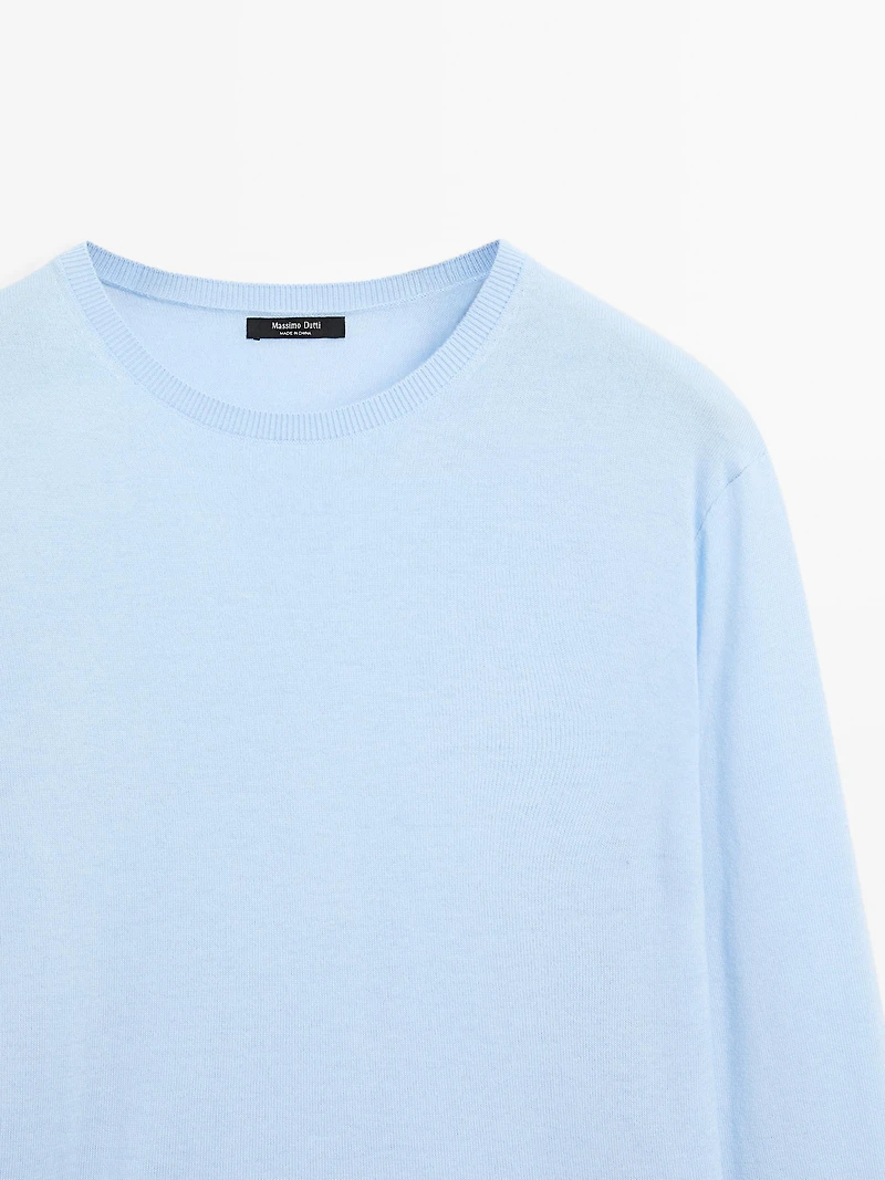 Wool blend knit sweater with crew neck