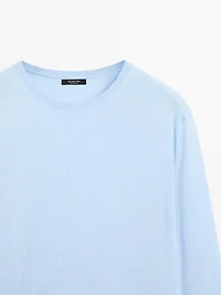 Wool blend knit sweater with crew neck