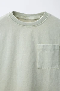T-SHIRT TEINT EN PIÈCE À POCHE