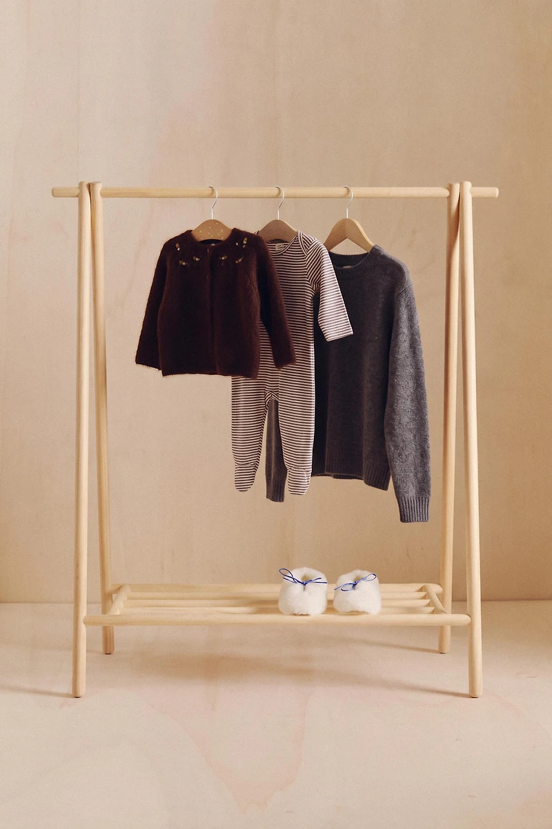 WOODEN CLOTHES RACK
