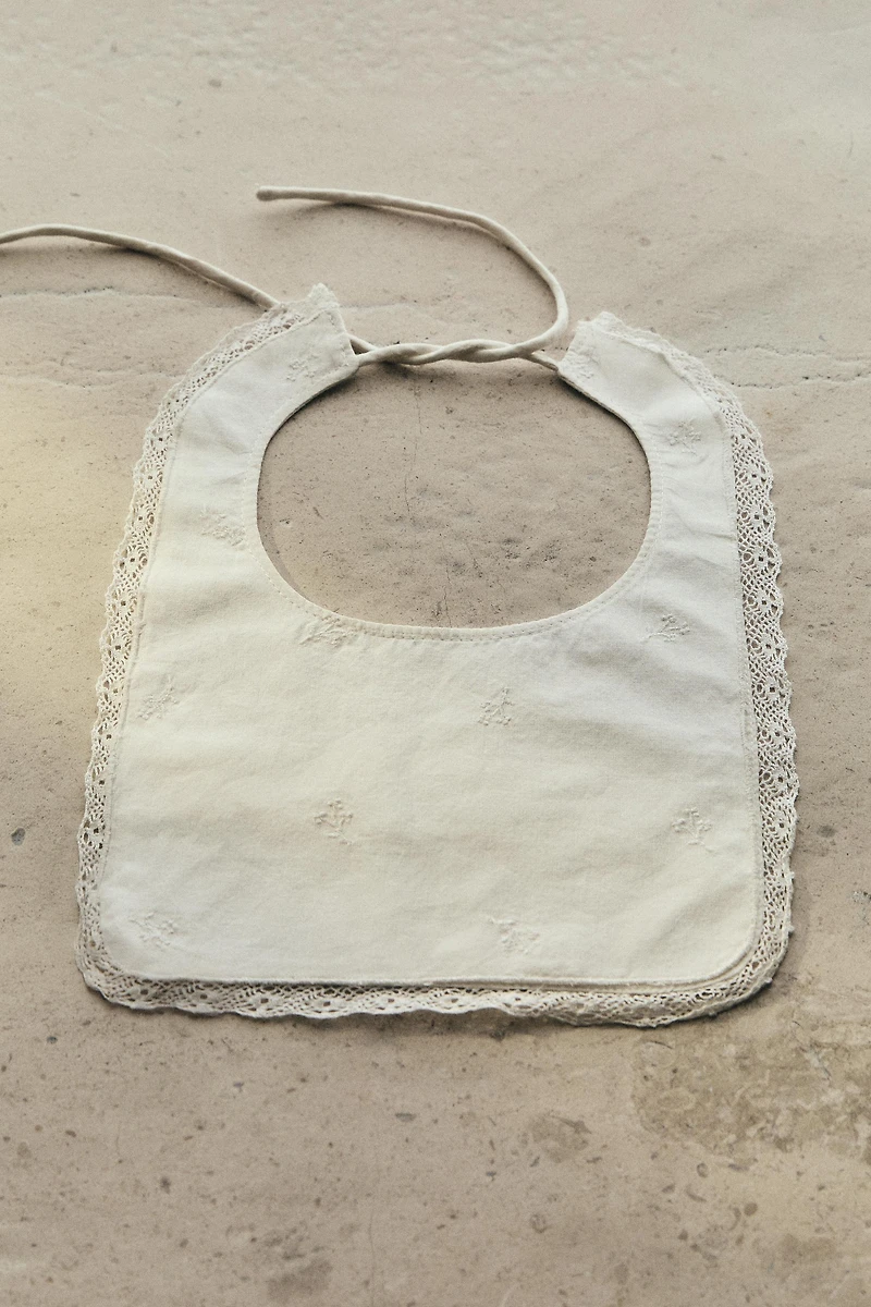BABY BIB WITH FLORAL EMBROIDERY