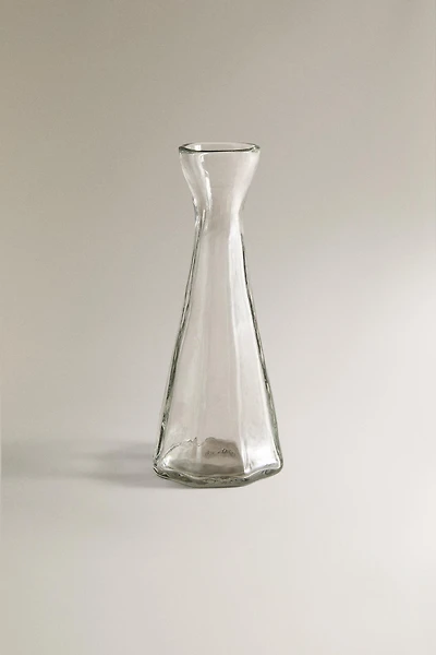 VASE FACETTÉ EN VERRE ÉTROIT