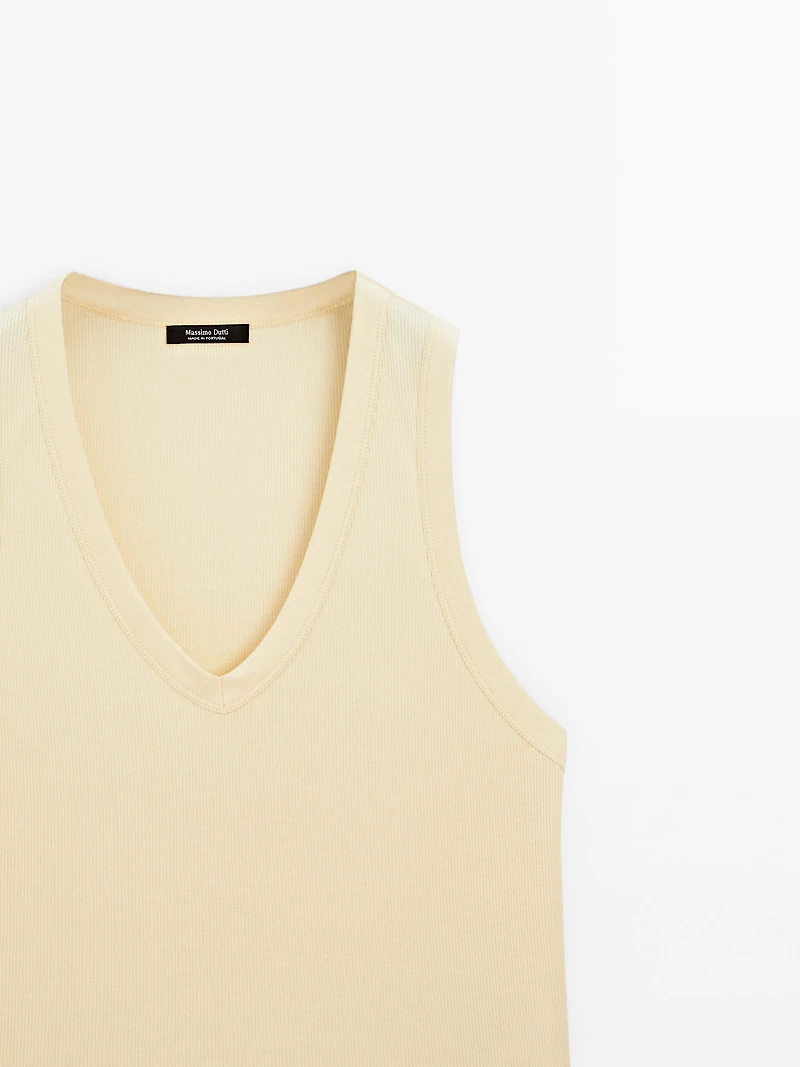 Ribbed V-neck T-shirt