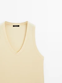 Ribbed V-neck T-shirt