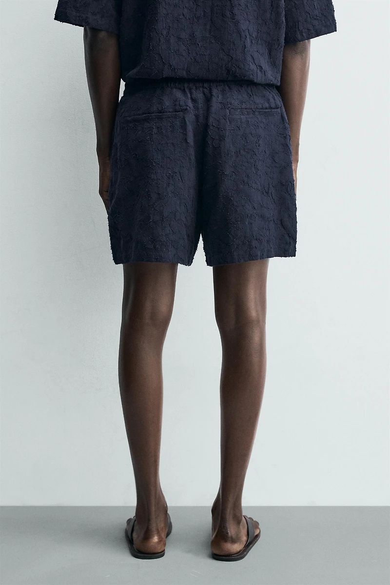 SHORT JACQUARD TEXTURÉ