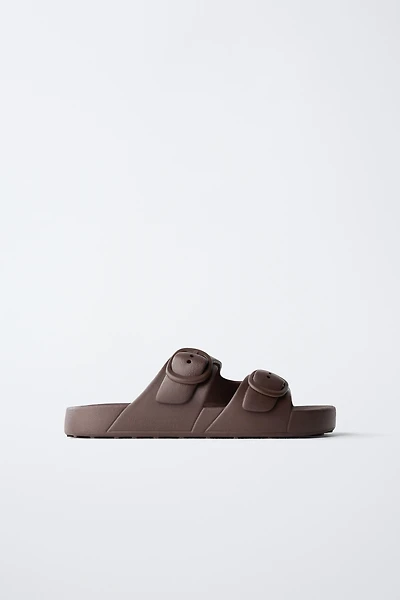 RUBBERIZED BUCKLED SANDALS