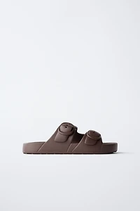 RUBBERIZED BUCKLED SANDALS
