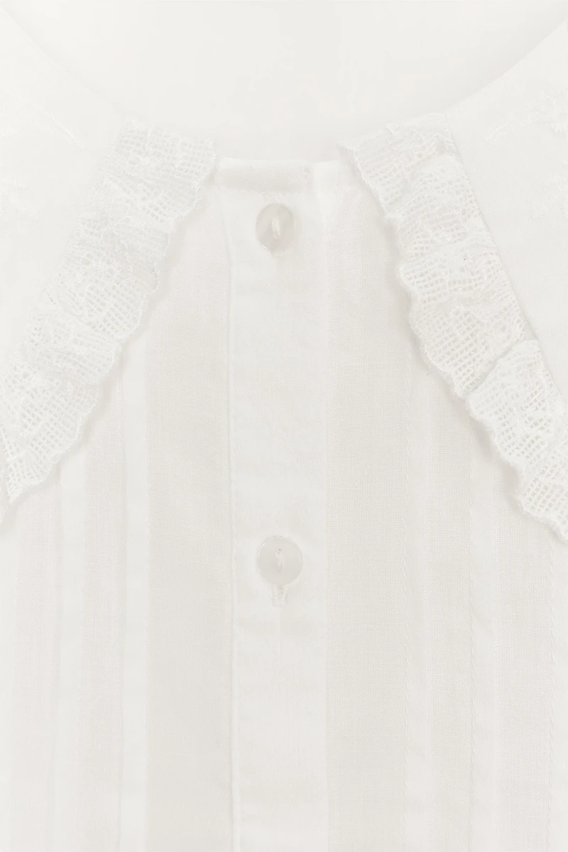 EMBROIDERED PETER PAN COLLAR SHIRT