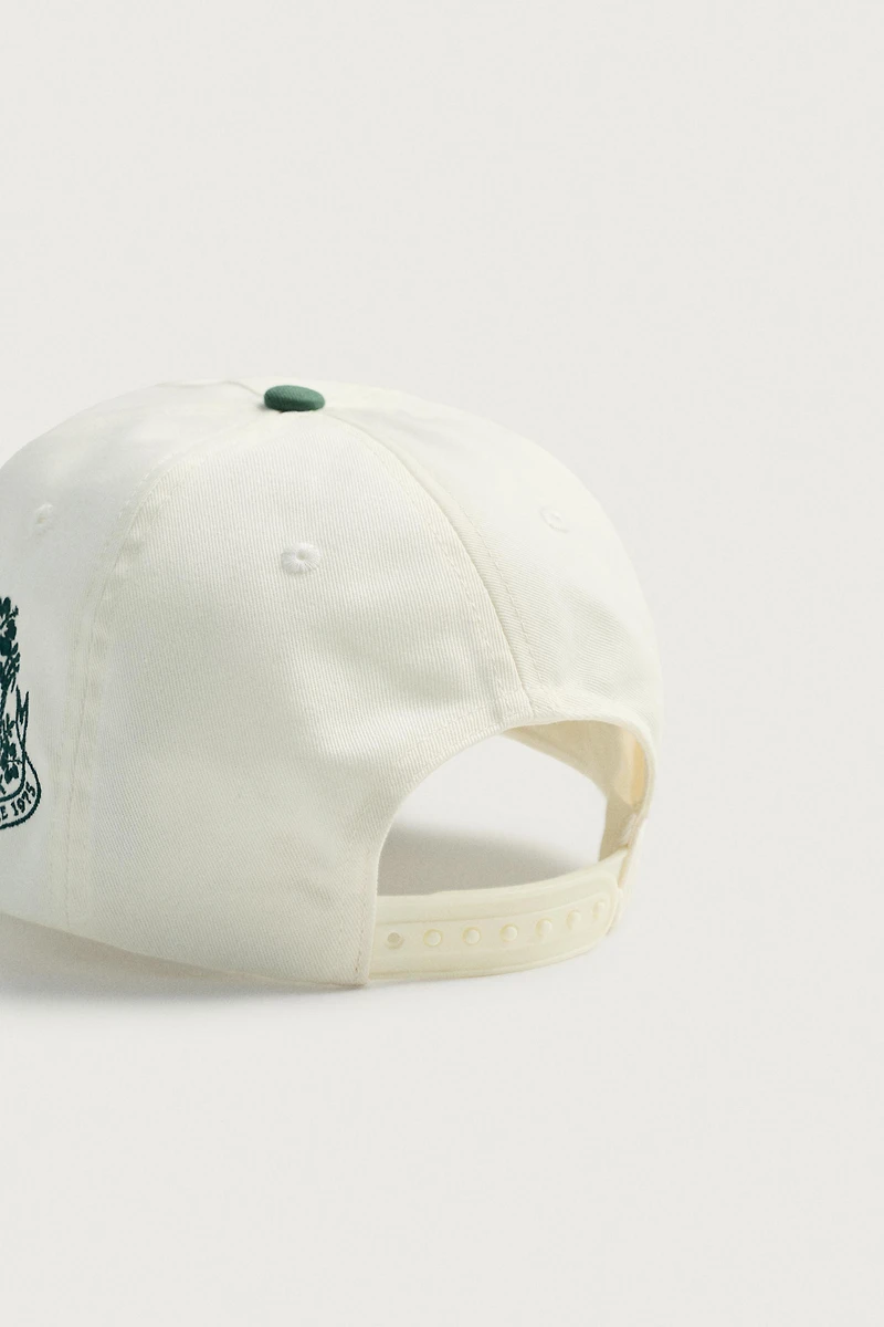 CONTRASTING FLAT VISOR CAP