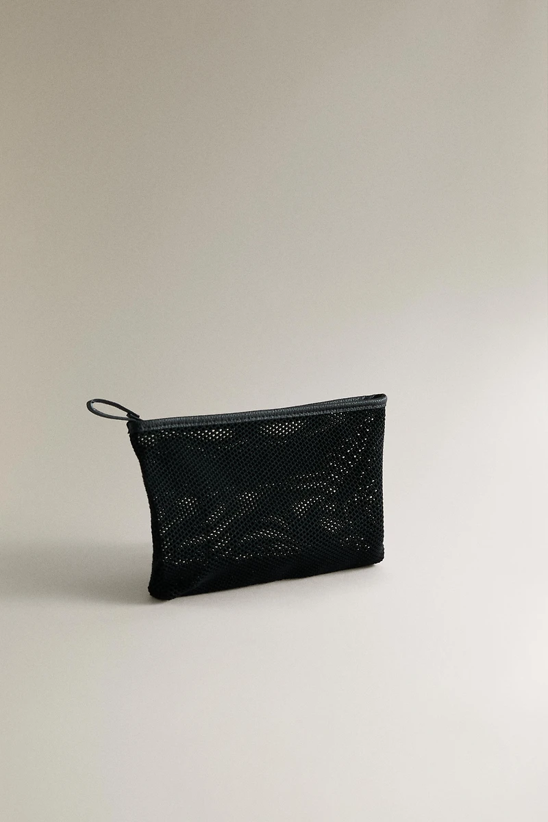 KNIT MAKEUP BAG