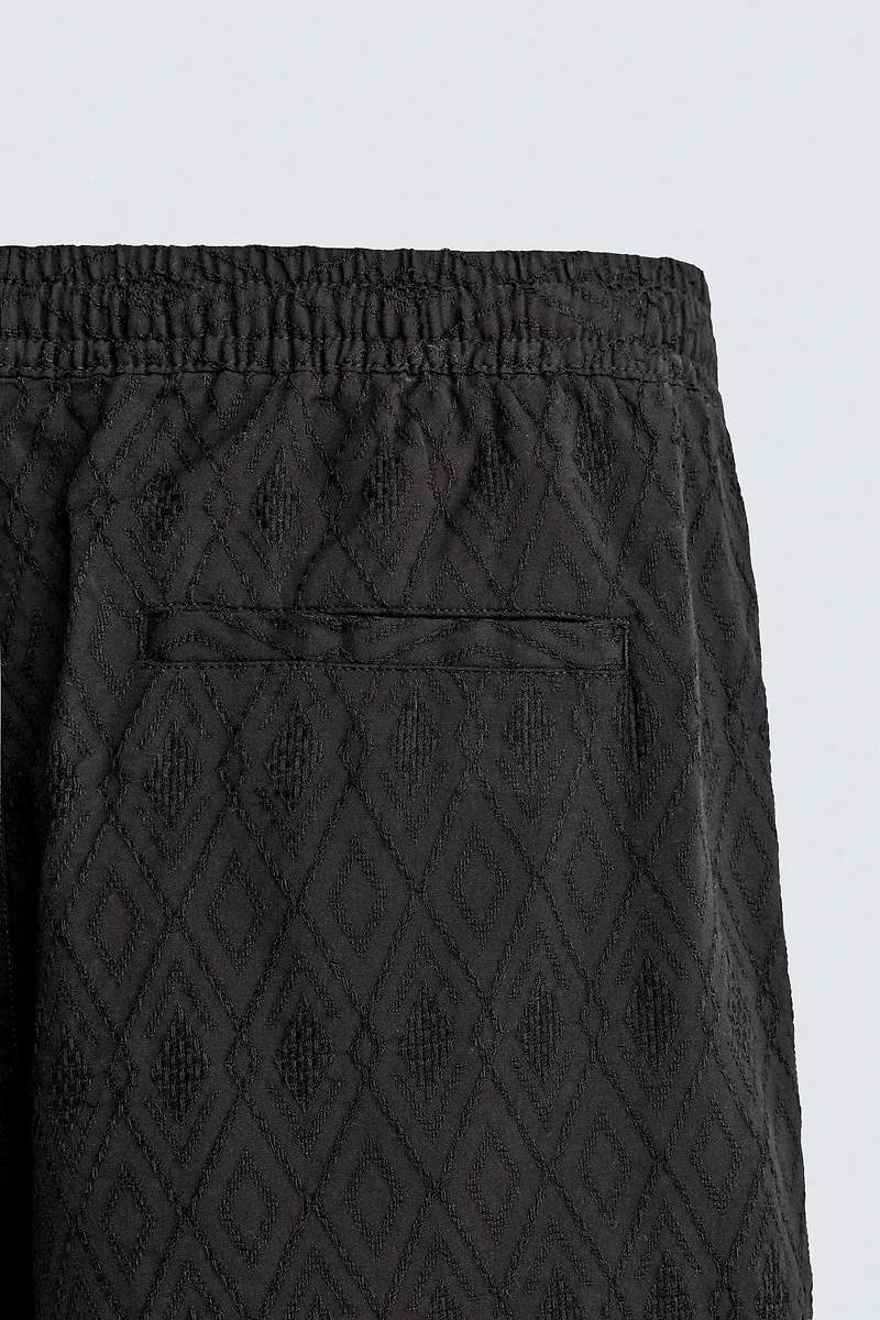 GEOMETRIC JACQUARD REGULAR FIT SHORTS